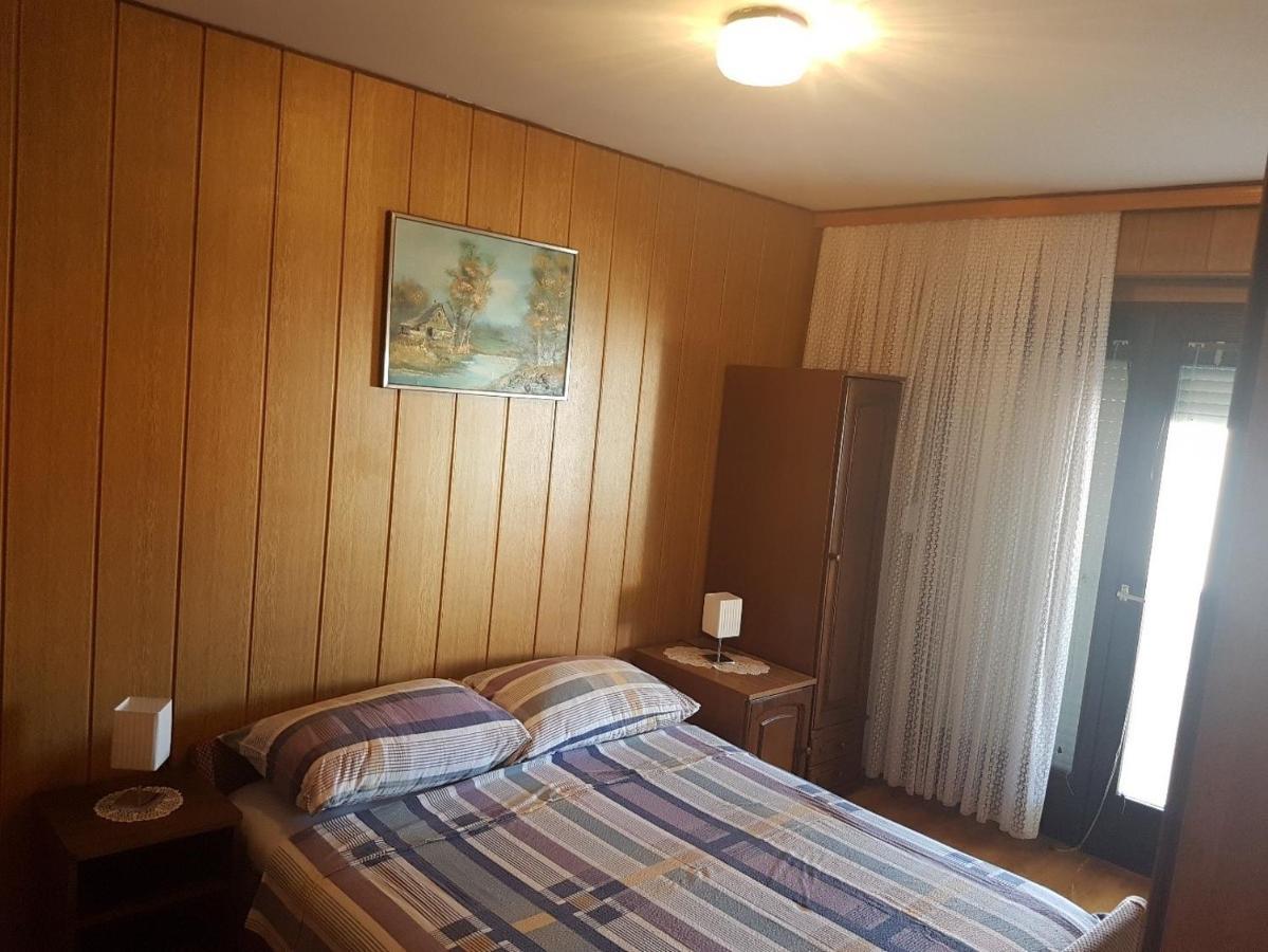 Apartments For Families With Children Lopar, Rab - 10402 Bagian luar foto