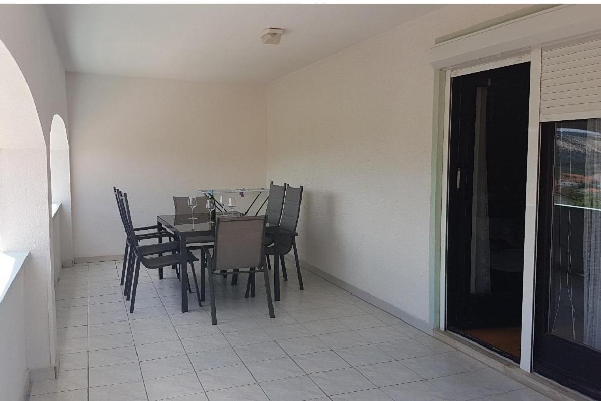 Apartments For Families With Children Lopar, Rab - 10402 Bagian luar foto