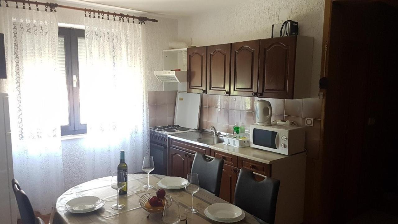 Apartments For Families With Children Lopar, Rab - 10402 Bagian luar foto
