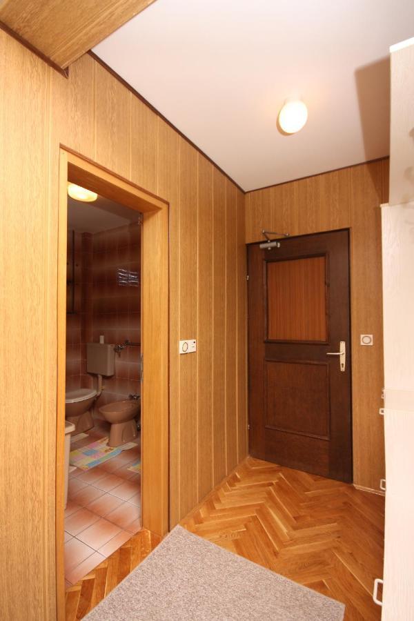 Apartments For Families With Children Lopar, Rab - 10402 Bagian luar foto