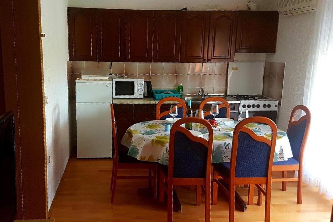Apartments For Families With Children Lopar, Rab - 10402 Bagian luar foto