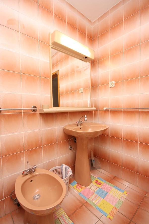 Apartments For Families With Children Lopar, Rab - 10402 Bagian luar foto